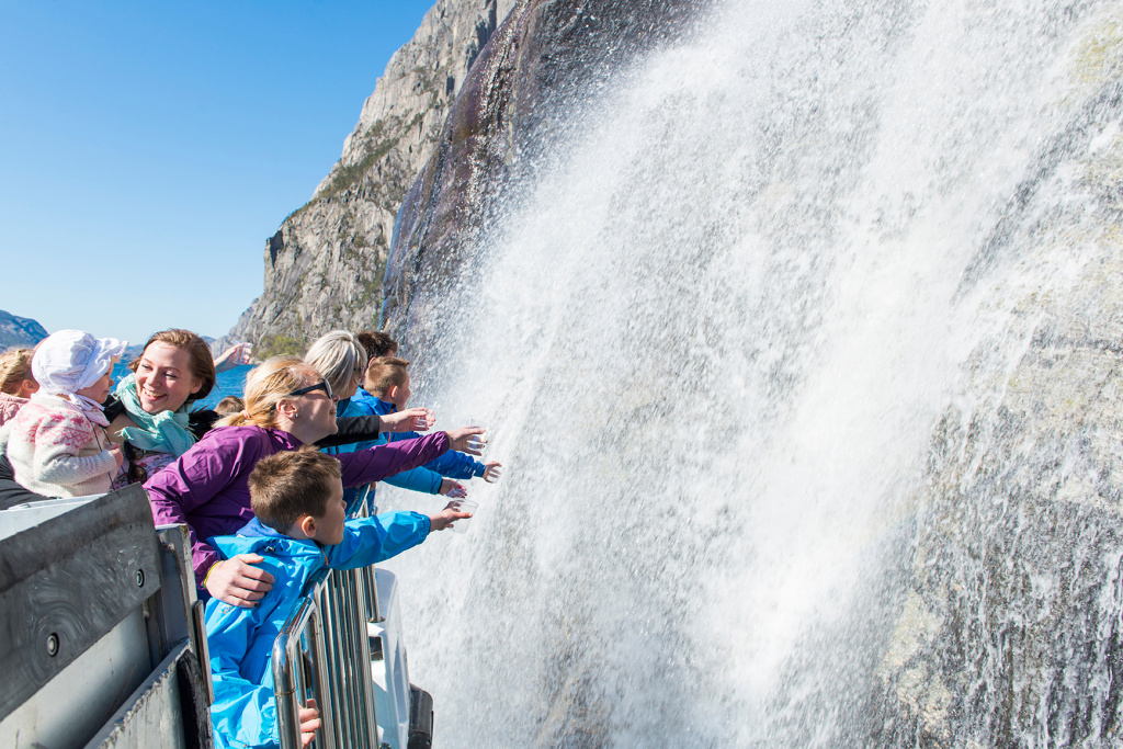 Hengjanefossen waterfall in summer <span title='Photo:Morten Aakre /Region Stavanger'>ⓘ </span> Hengjanefossen waterfall in summer <span title='Photo:Morten Aakre /Region Stavanger'>ⓘ </span>