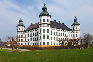 Pearls of Lake Mälaren: Towns and Castles