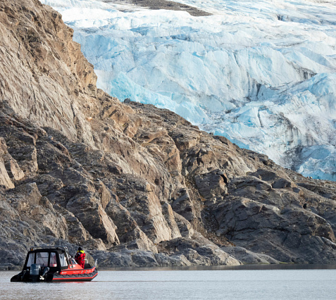 Arctic expedition: Skansbukta, Pyramiden and the majestic Nordenskiöldbreen
